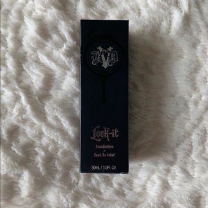 Kat Von D Lock-It Foundation (Medium 65 Neutral)